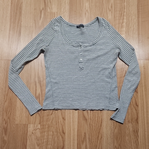 Brandy Melville Striped Long Sleeve Top - Grey and White Size Small - Picture 1 of 5